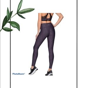Lorna Jane Chevron Print Cropped Leggings